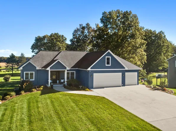 52039 Kern Dr, Three Rivers, MI 49093