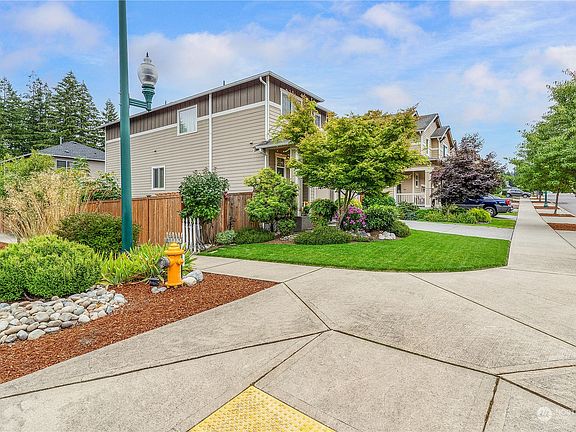 3rd image of 448 Woodduck Drive SW