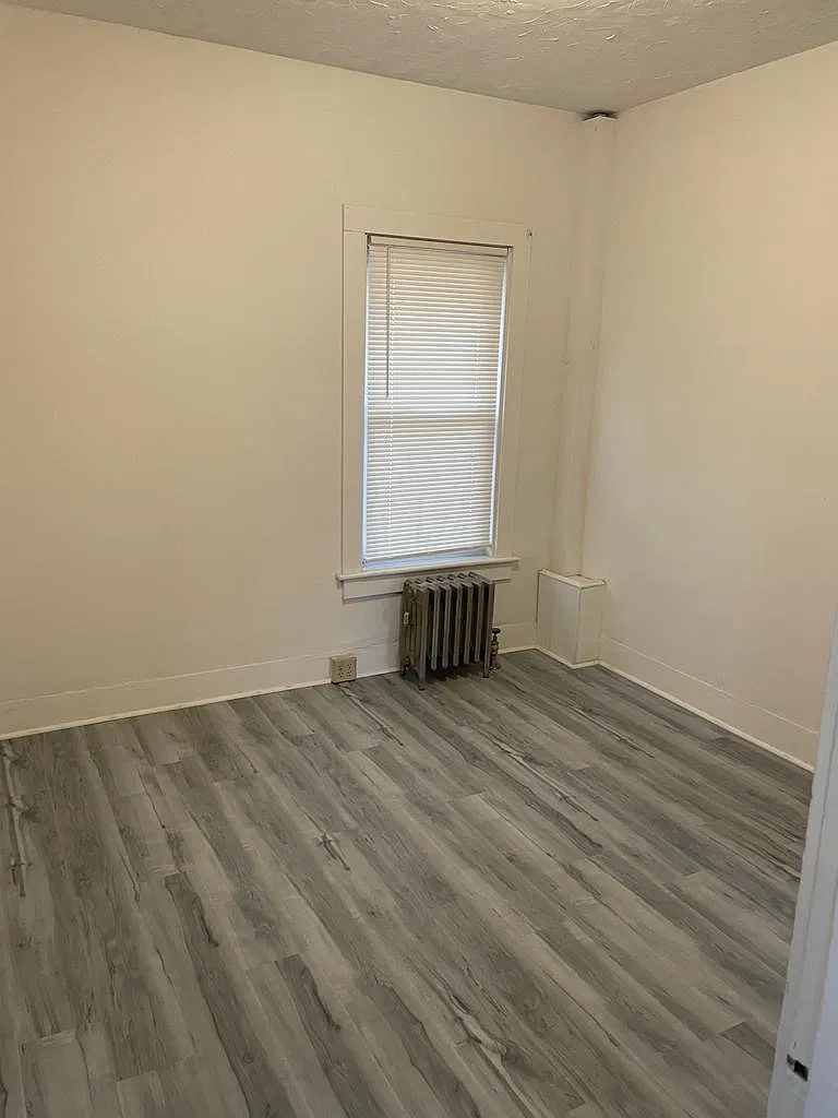 4 bed, 2900 sqft, $3,400 — Photo 3