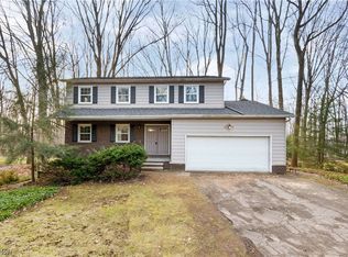 427 Spring Grove Dr, Tallmadge, OH 44278