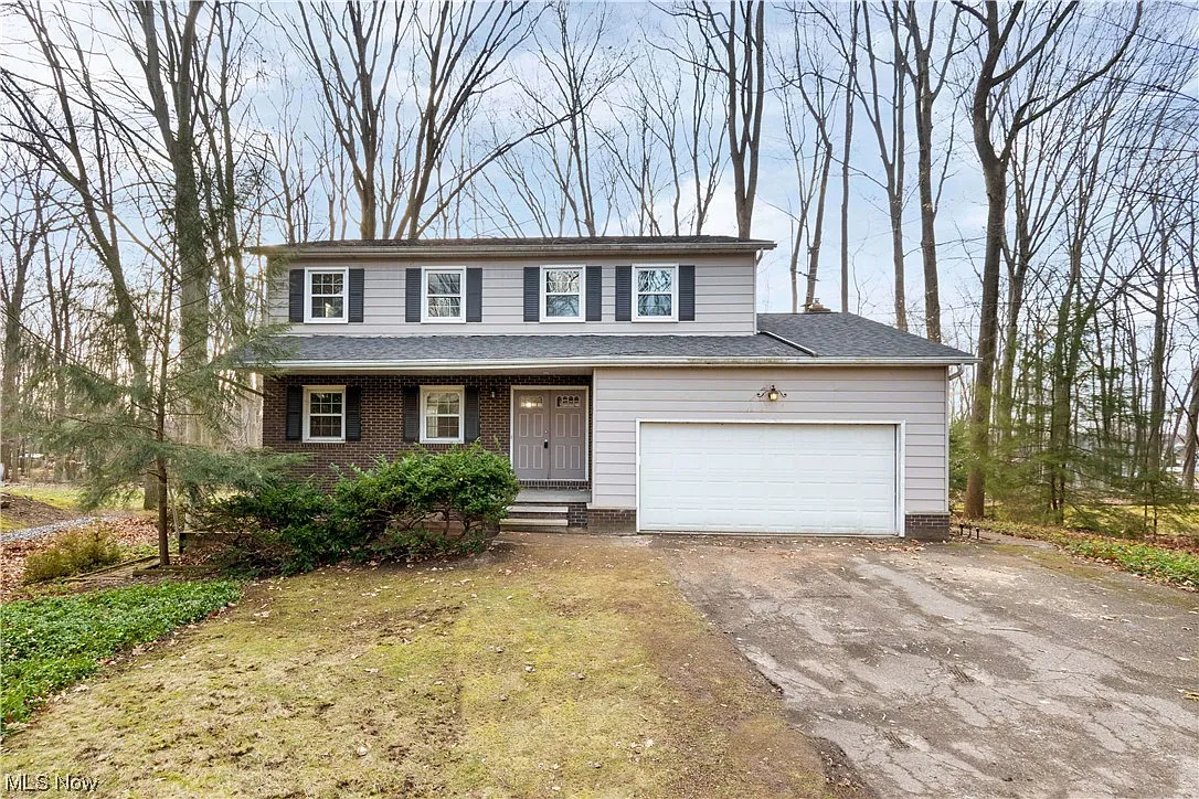 427 Spring Grove Dr photo 1