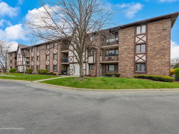 10504 Ridge Cove Dr APT 33D, Chicago Ridge, IL 60415