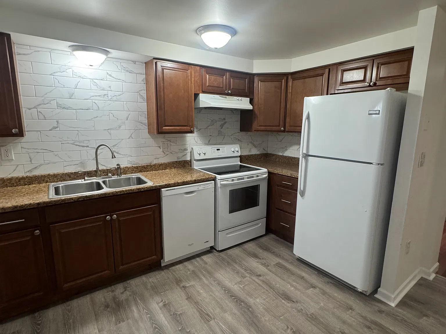 3 bed, 1.5 bath, 1125 sqft, $1,750 — Photo 2