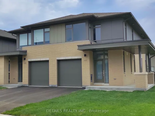 303 Wigwas St, Ottawa, ON K1K 5A1