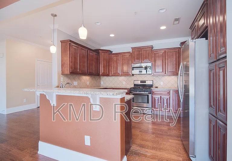 6605 Central Pacific Ave #202 — Photo 8