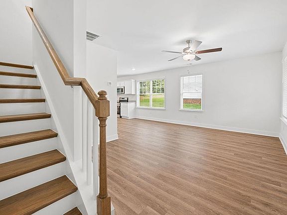 2nd image of 672 Saxon Ave