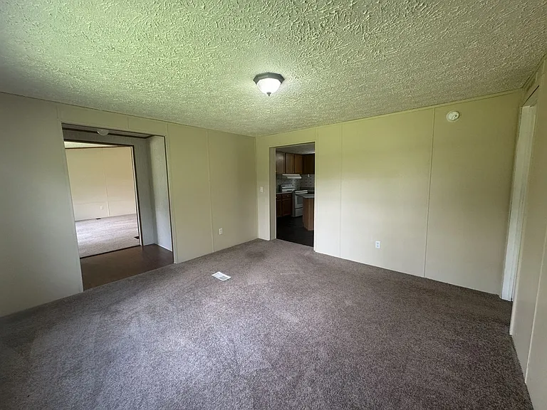 1451 Columbus Rd — Photo 4