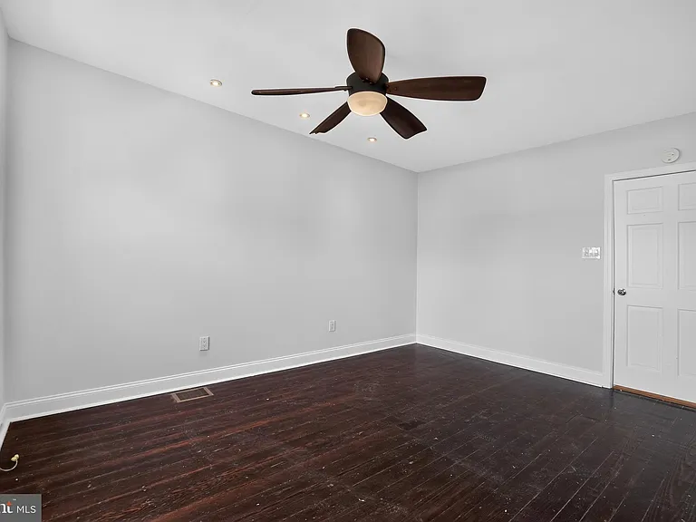 2623 Emerald St — Photo 13
