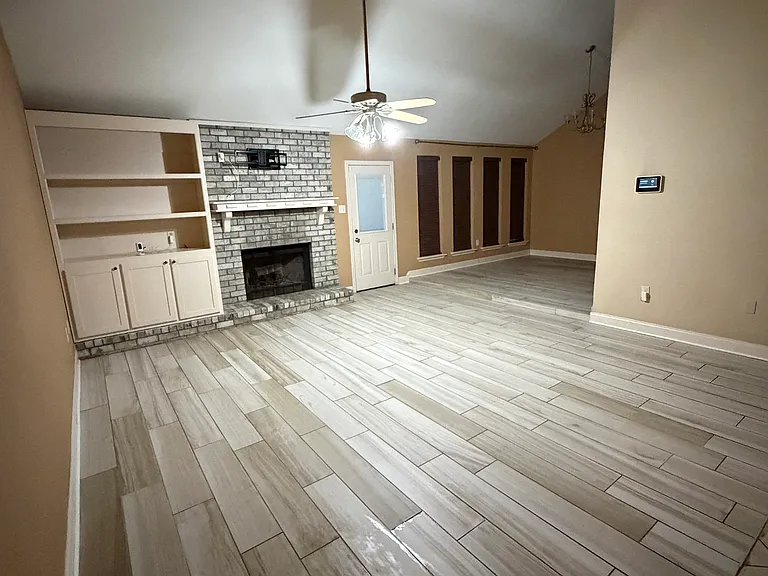 14443 Bywood Ave — Photo 2