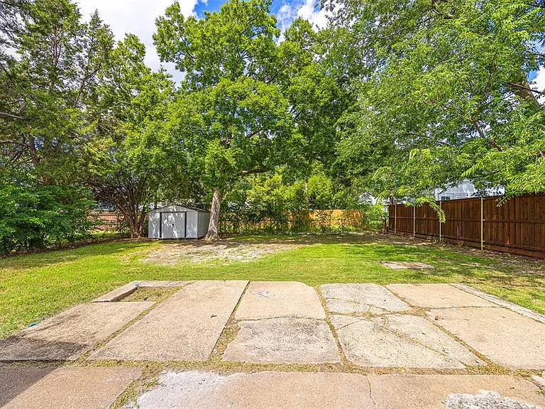 325 Paddy St — Photo 20