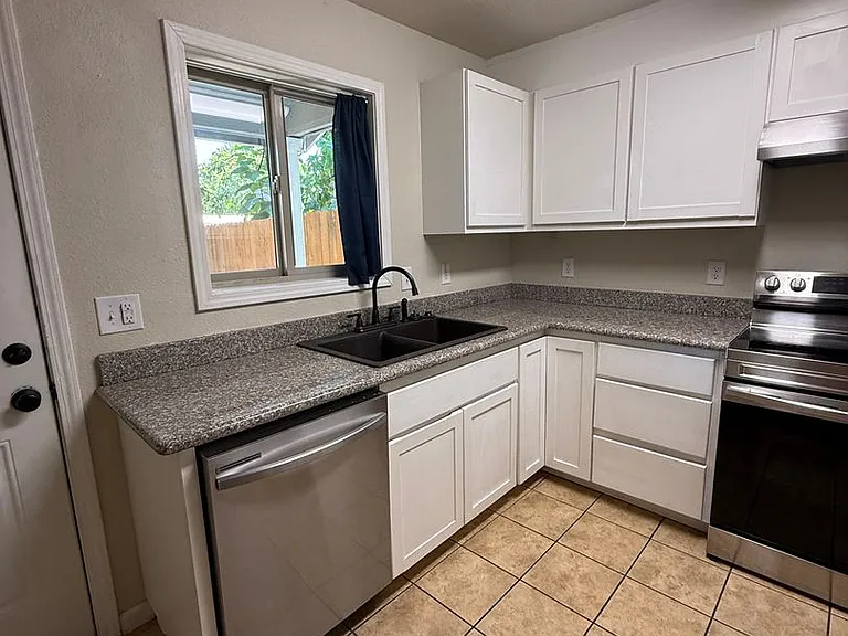 450 Midway Rd #34 — Photo 11