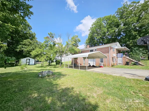 121 27th St NW, Hickory, NC 28601