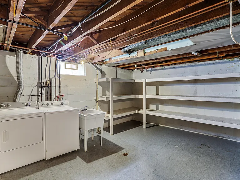 120 N Rembrandt Ave — Photo 25