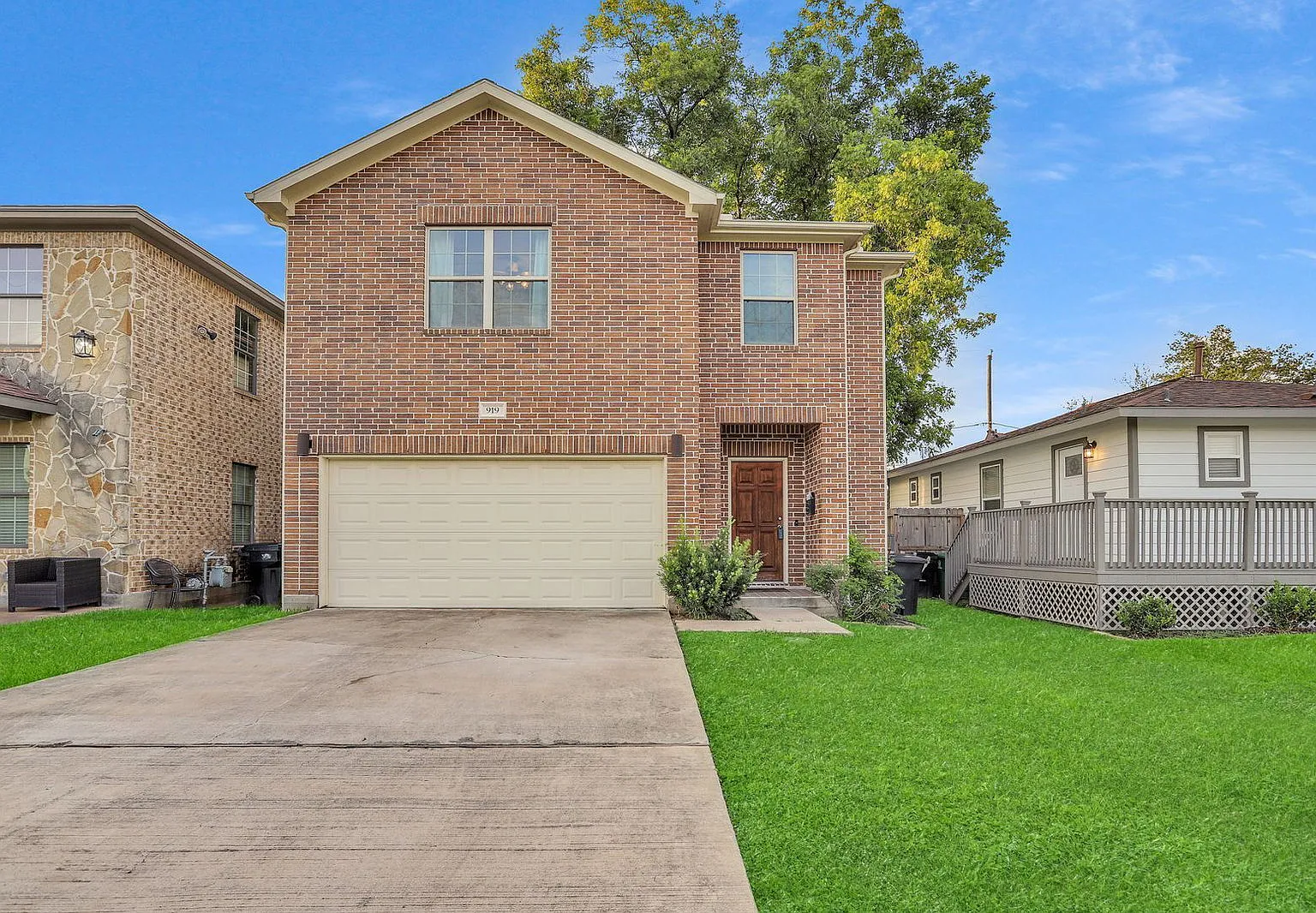 3 bed, 2.5 bath, 1653 sqft, $2,200 — Photo 1
