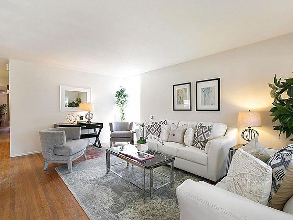 5th image of 2685 Shannon Dr