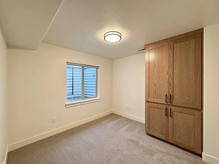 698 S Lake View Dr #B — Photo 21