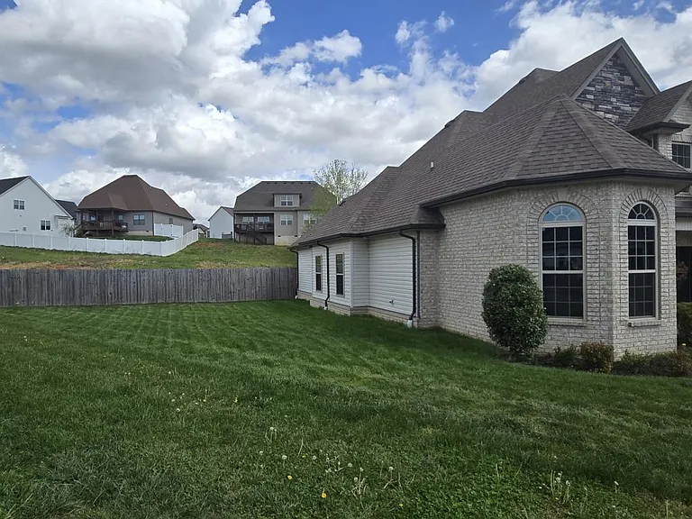 425 Veronica Ct — Photo 52