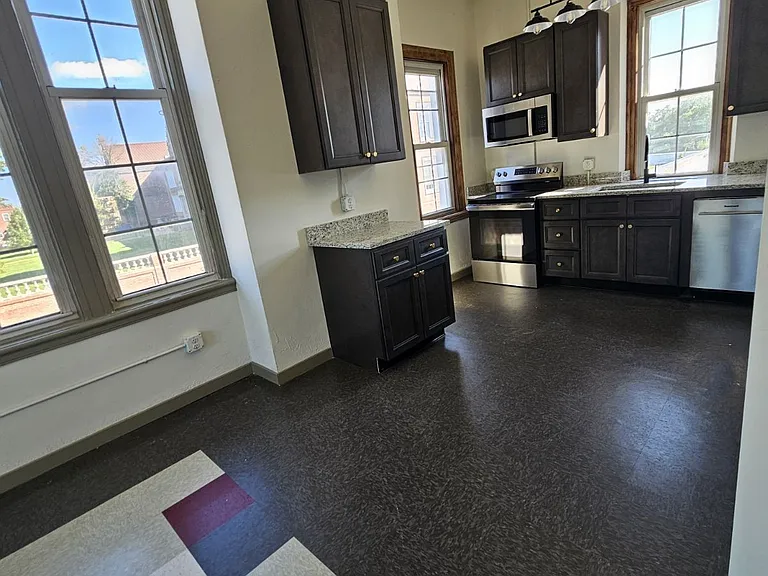 608 Loughborough Ave — Photo 9