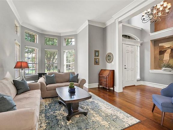 4th image of 2411 Creekwood Ct