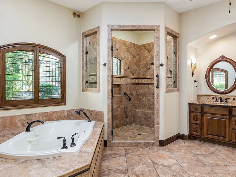 9900 Winding Oak Cir — Photo 16