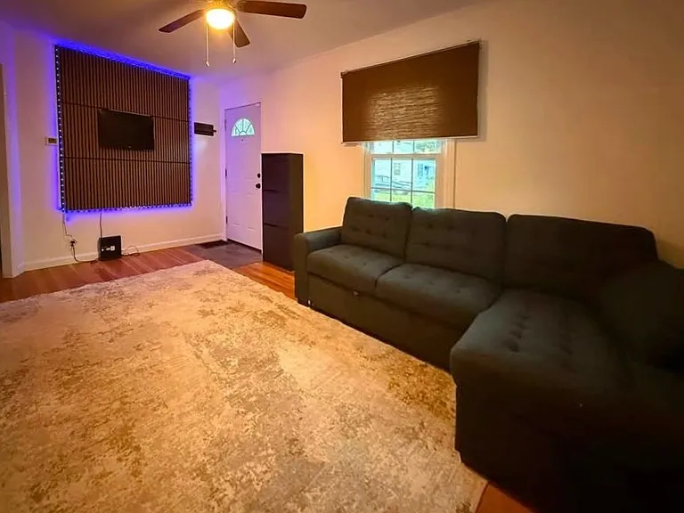 124 Morningside Dr W — Photo 2