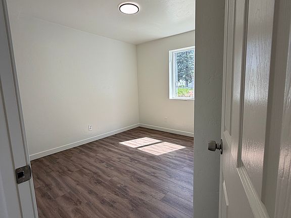 4th image of 491 E 16th St
