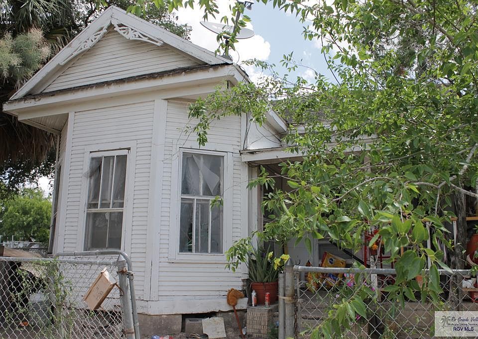 1st image of 749 E Monroe St