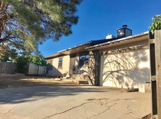 922 Mountain View Dr, Aztec, NM 87410