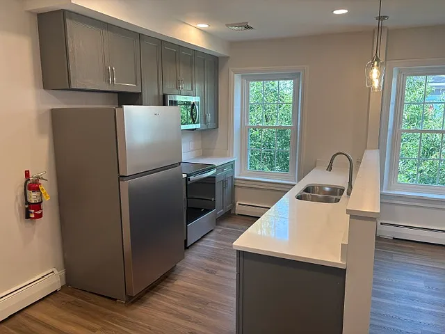 272 Locust St #3 — Photo 2