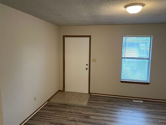 3rd image of 1422 N Lafontaine Ave #1422B