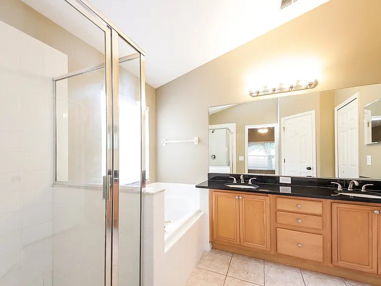 13918 Valleybrooke Ln — Photo 10