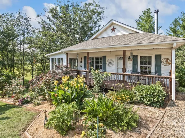 11 Dusty Ln, Leicester, NC 28748