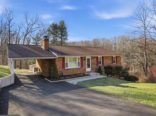 1505 Woodridge Ln, Sykesville, MD 21784