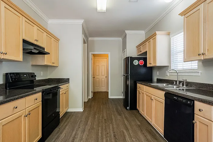 325 Bedford Cir — Photo 6