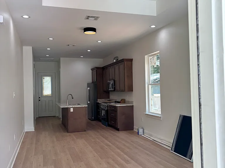 504 E 34th Ave — Photo 4
