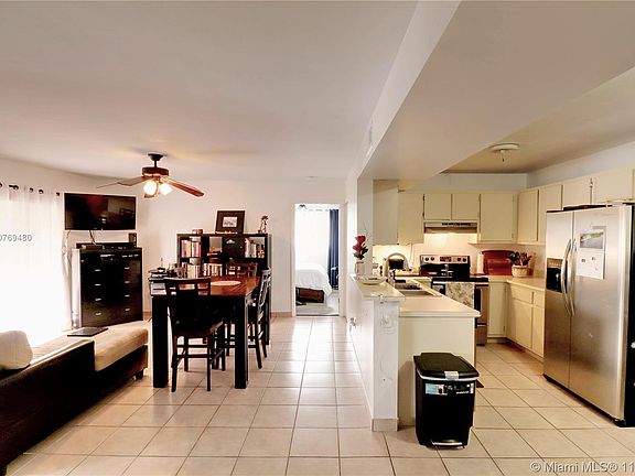 4th image of 251 W Palm Cir W #108