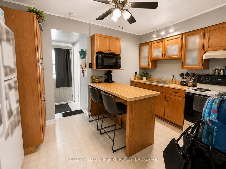 22 McColl St #A — Photo 9