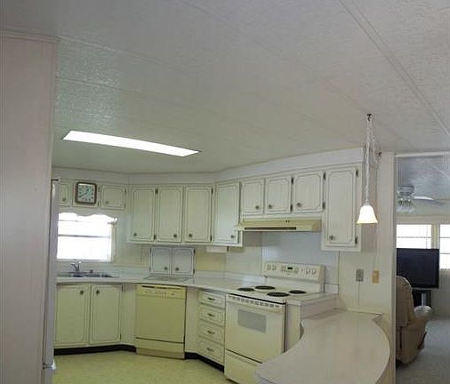 5th image of 34 Aquamarine Ave