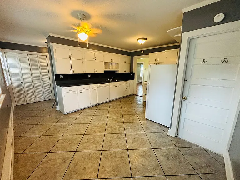 925 Forest St — Photo 12