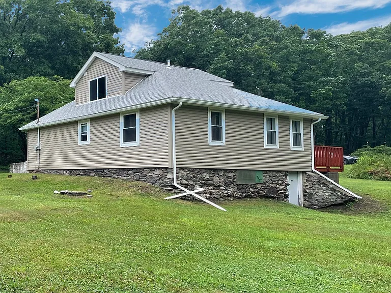 199 Hardytown Rd — Photo 36