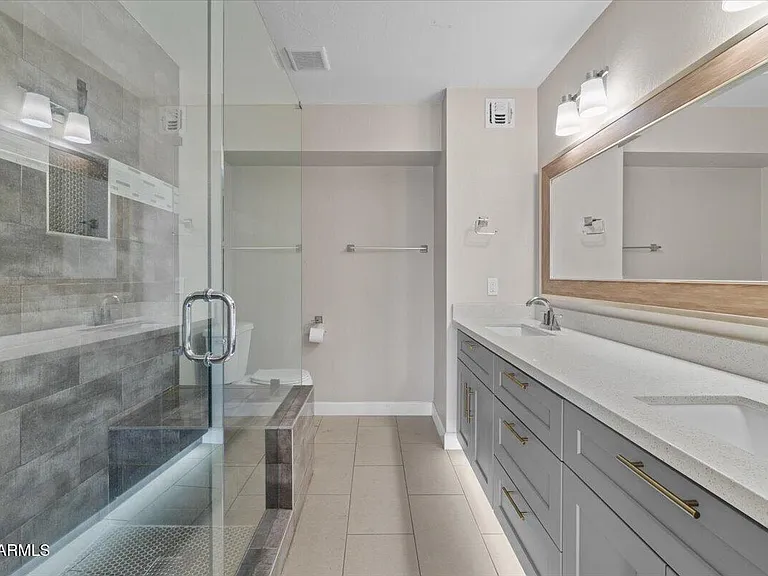 4233 N Miller Rd — Photo 14