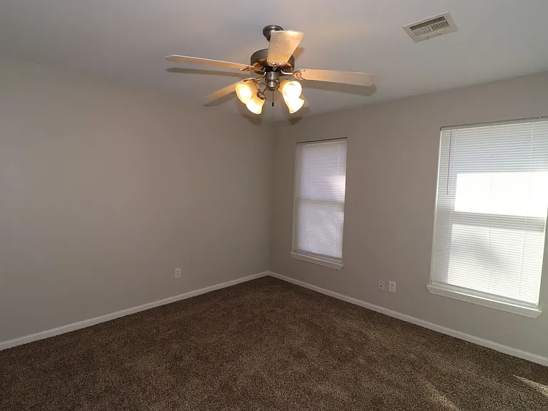 1304 N Jefferson St — Photo 12