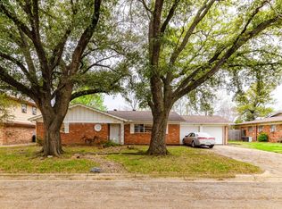 6808 Martha Ln, Fort Worth, TX 76112