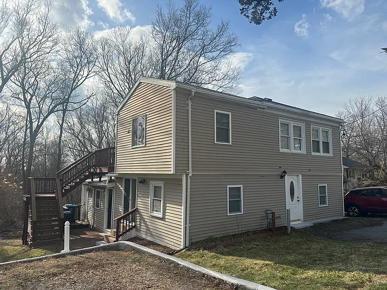 56 Howe Ave — Photo 6