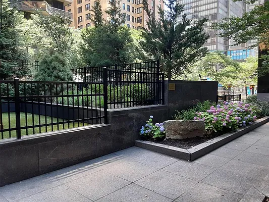 Sold by Daniel Gale Sotheby's International Realty | media 6