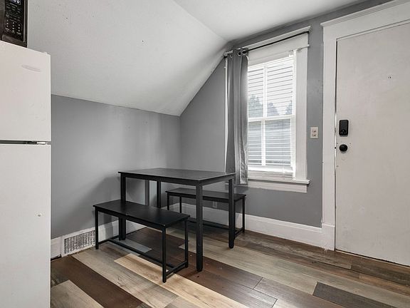 3rd image of 1318 Clover St #2