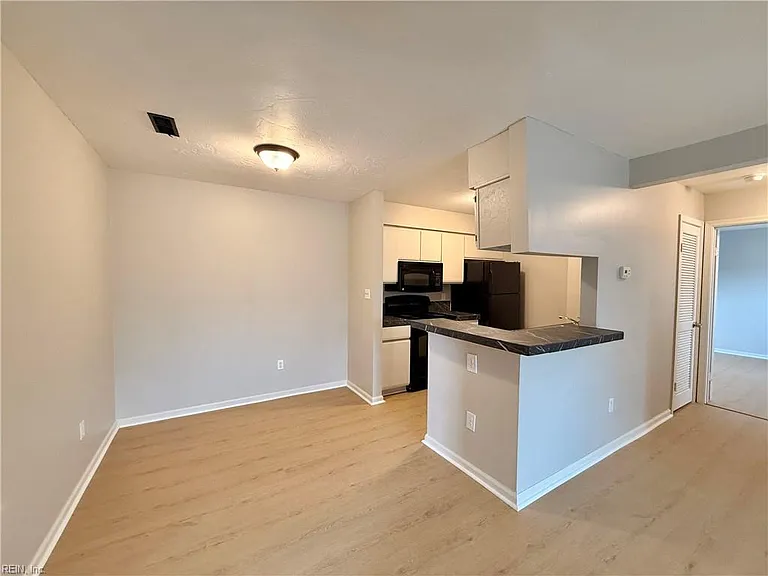 512 Thorncliff Dr #101 — Photo 6