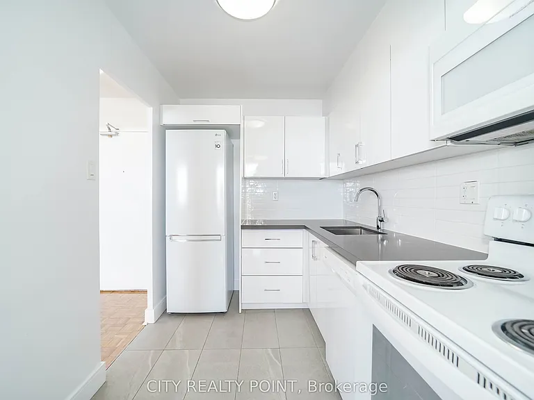 1500 Bathurst St #1008 — Photo 3