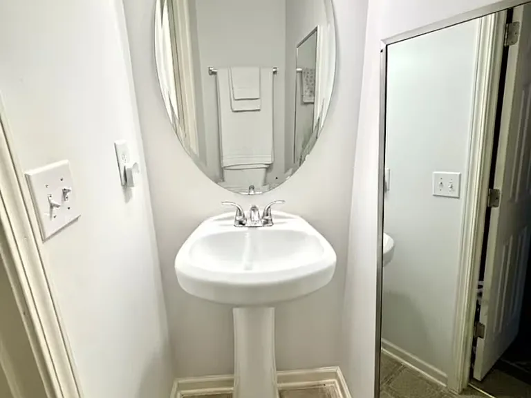 1127 Larkspur Ln — Photo 13