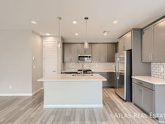 4th image of 320 Cape Seville Pl